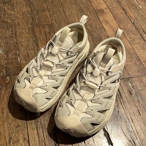 Hoka One One Hopara Sandal in Oxford Dune Women US8/ Men US7